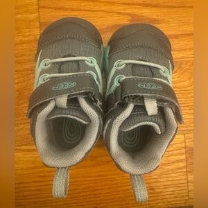 Grey and aqua keen sneakers size 4 kids